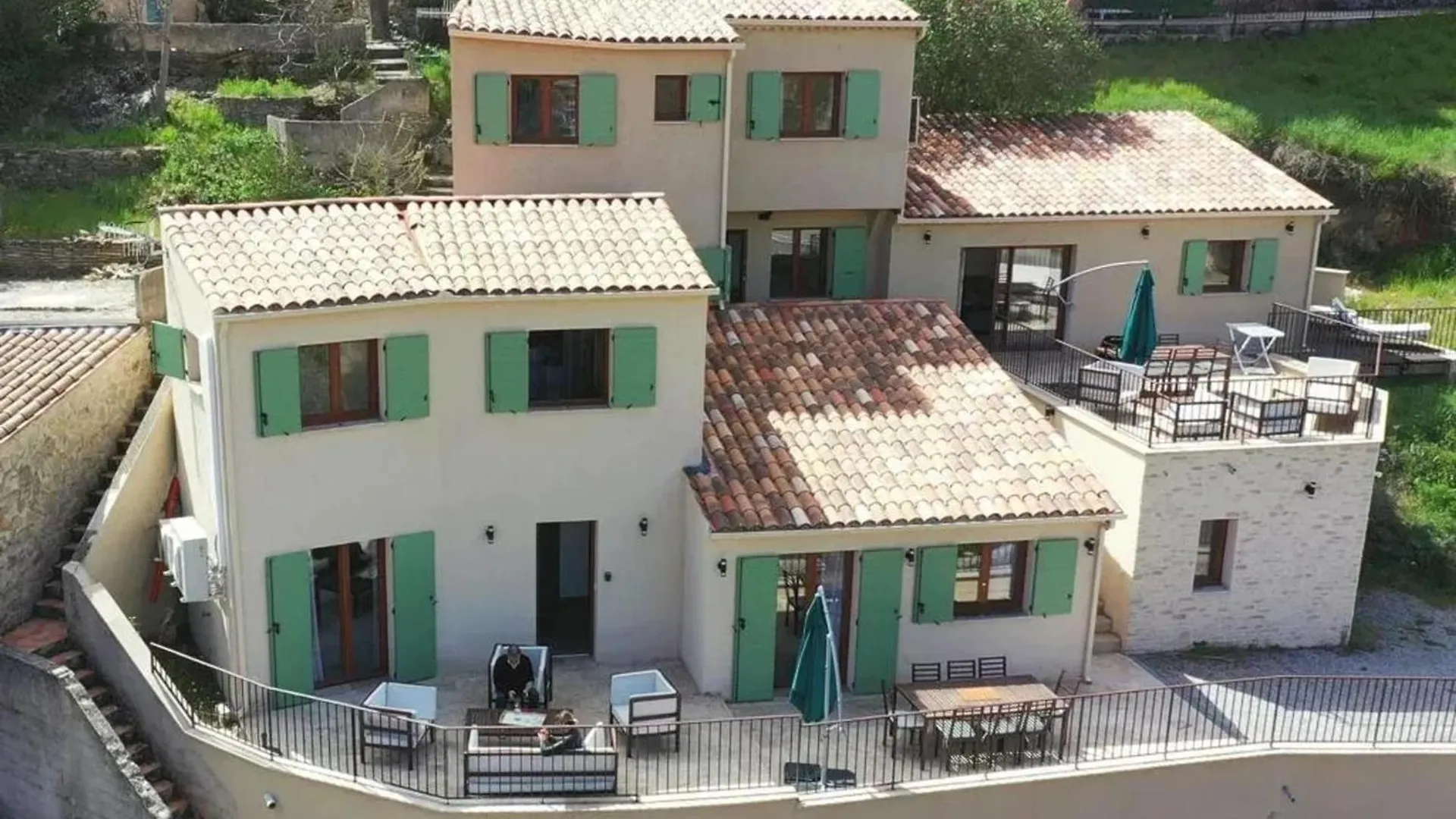 Maison Familiale A Esparron-De-Verdon Avec Terrasse Privee location